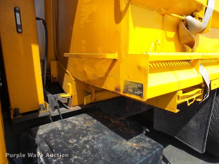 image for item CC9149 2004 International 7400 Crew Cab dump truck