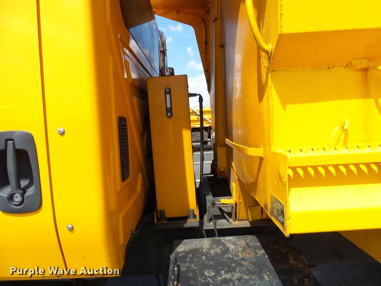 image for item CC9149 2004 International 7400 Crew Cab dump truck