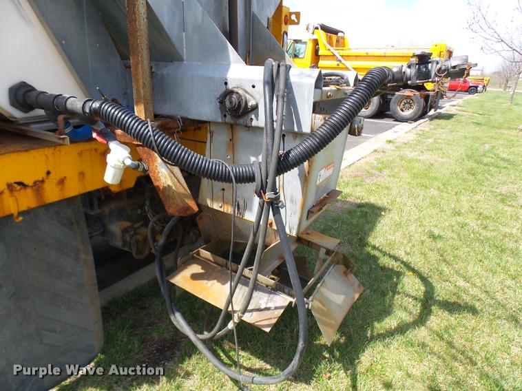 image for item CC9149 2004 International 7400 Crew Cab dump truck