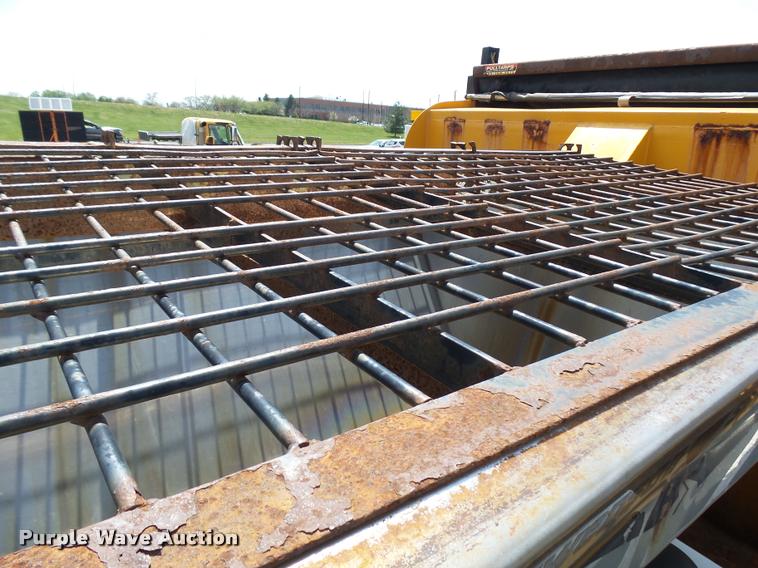 image for item CC9149 2004 International 7400 Crew Cab dump truck