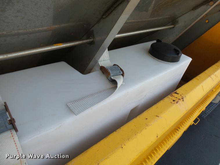 image for item CC9149 2004 International 7400 Crew Cab dump truck