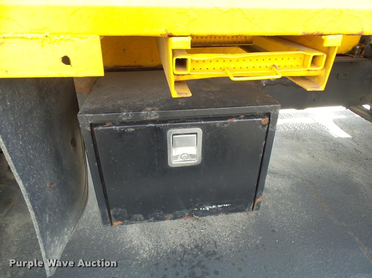 image for item CC9149 2004 International 7400 Crew Cab dump truck