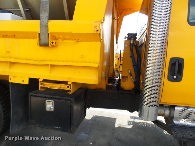 image for item CC9149 2004 International 7400 Crew Cab dump truck