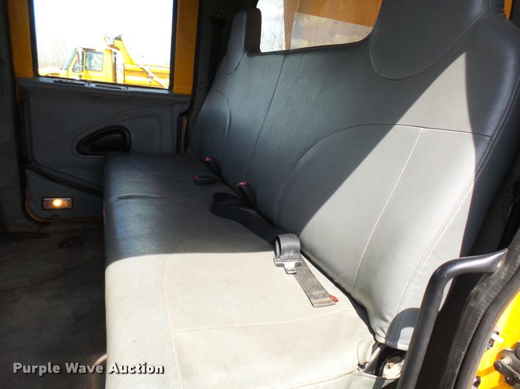 image for item CC9149 2004 International 7400 Crew Cab dump truck