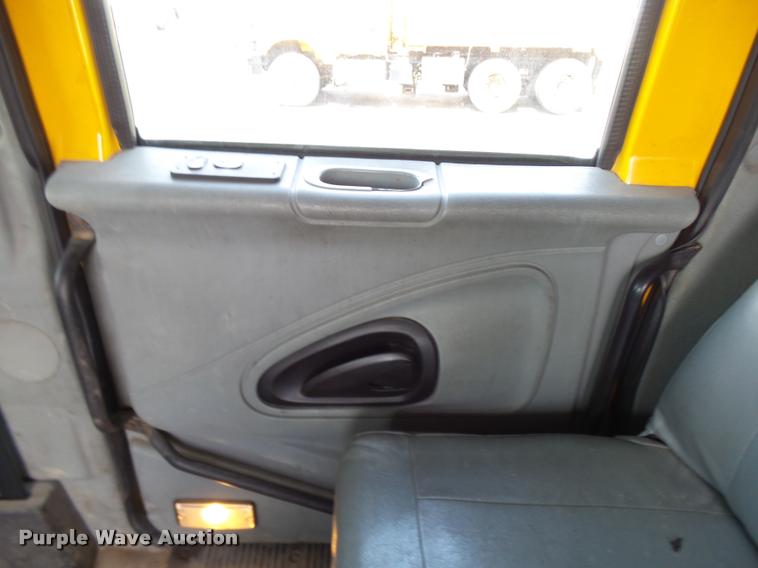 image for item CC9149 2004 International 7400 Crew Cab dump truck