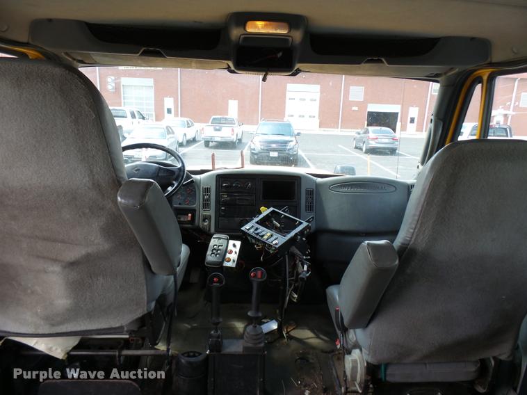 image for item CC9149 2004 International 7400 Crew Cab dump truck