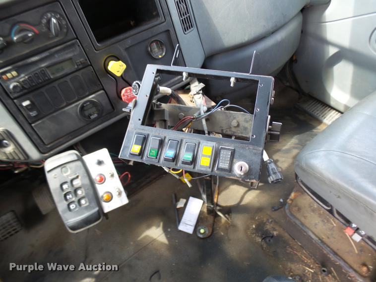 image for item CC9149 2004 International 7400 Crew Cab dump truck