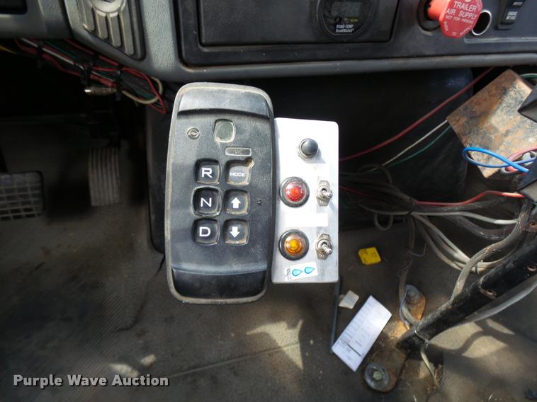 image for item CC9149 2004 International 7400 Crew Cab dump truck