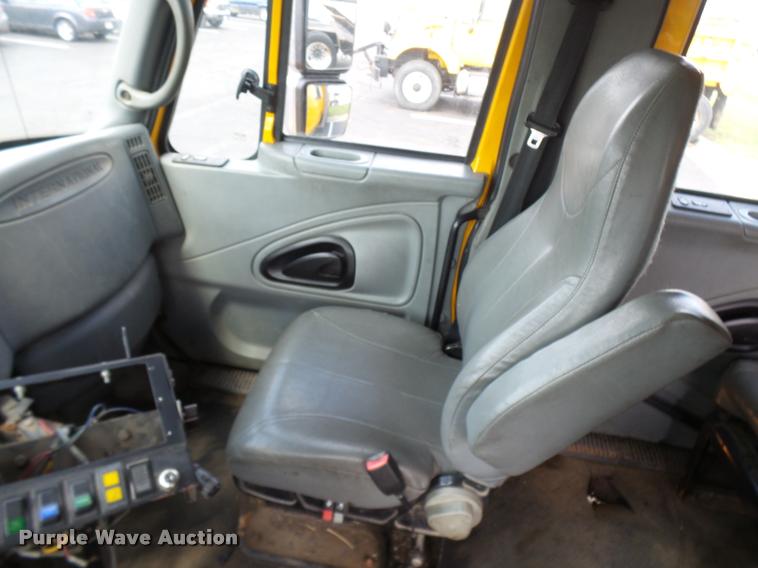 image for item CC9149 2004 International 7400 Crew Cab dump truck