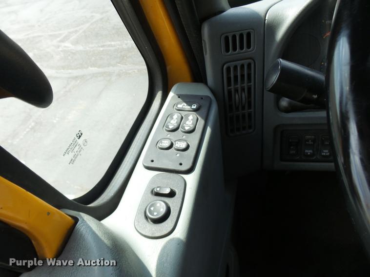 image for item CC9149 2004 International 7400 Crew Cab dump truck