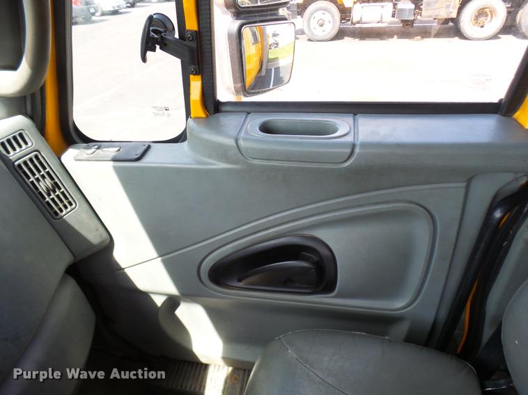 image for item CC9149 2004 International 7400 Crew Cab dump truck