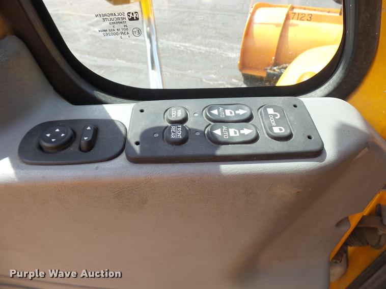 image for item CC9149 2004 International 7400 Crew Cab dump truck