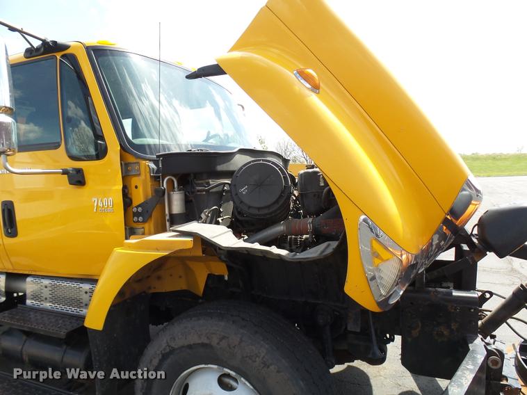 image for item CC9149 2004 International 7400 Crew Cab dump truck