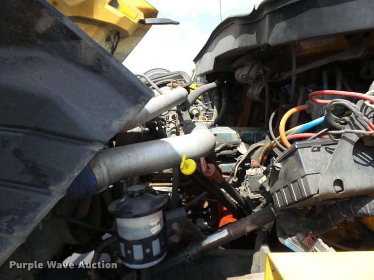 image for item CC9149 2004 International 7400 Crew Cab dump truck