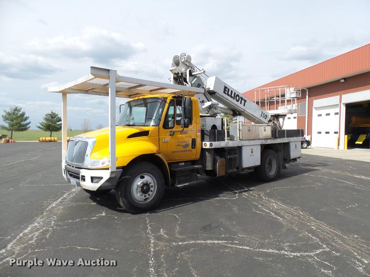 image for item CC9158 2005 International DuraStar 4300 bucket truck