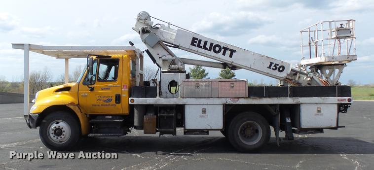 image for item CC9158 2005 International DuraStar 4300 bucket truck