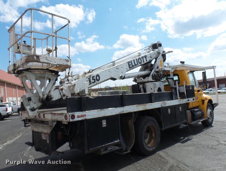 image for item CC9158 2005 International DuraStar 4300 bucket truck