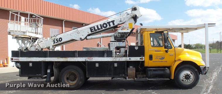 image for item CC9158 2005 International DuraStar 4300 bucket truck