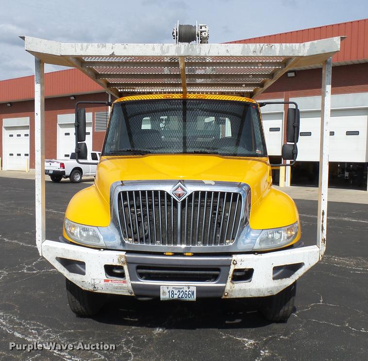 image for item CC9158 2005 International DuraStar 4300 bucket truck