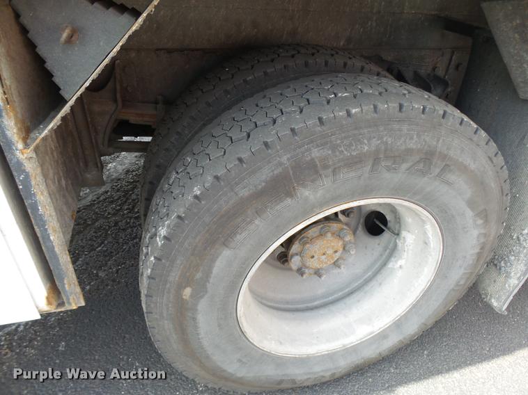 image for item CC9158 2005 International DuraStar 4300 bucket truck