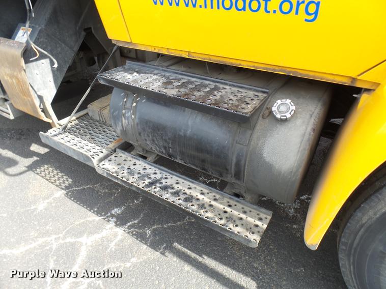 image for item CC9158 2005 International DuraStar 4300 bucket truck