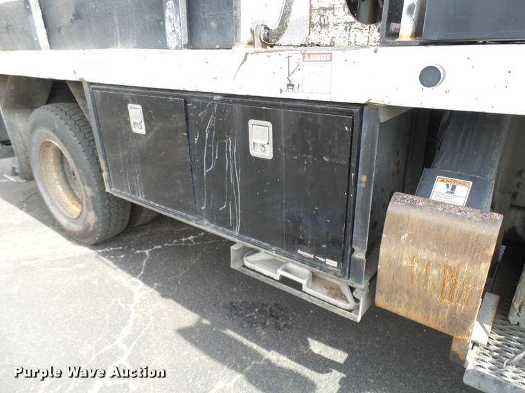 image for item CC9158 2005 International DuraStar 4300 bucket truck