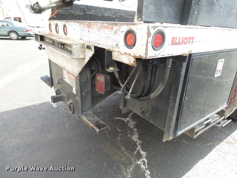 image for item CC9158 2005 International DuraStar 4300 bucket truck