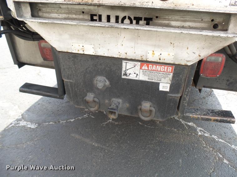 image for item CC9158 2005 International DuraStar 4300 bucket truck