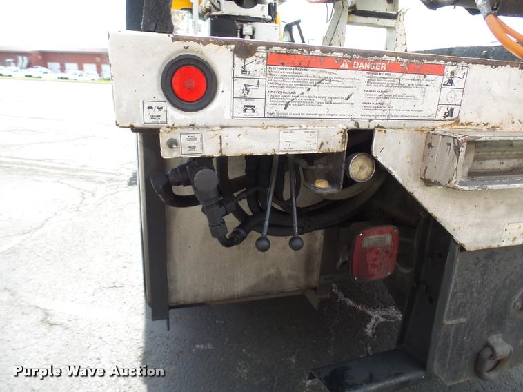 image for item CC9158 2005 International DuraStar 4300 bucket truck