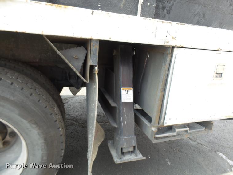 image for item CC9158 2005 International DuraStar 4300 bucket truck