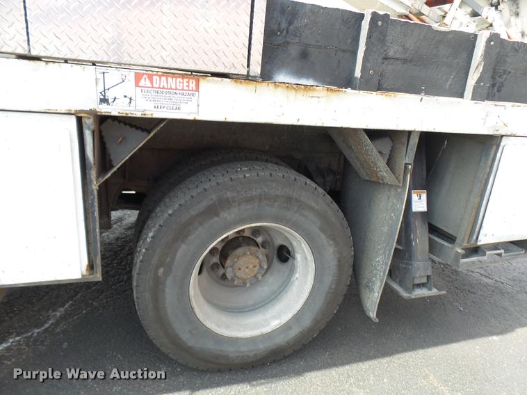 image for item CC9158 2005 International DuraStar 4300 bucket truck