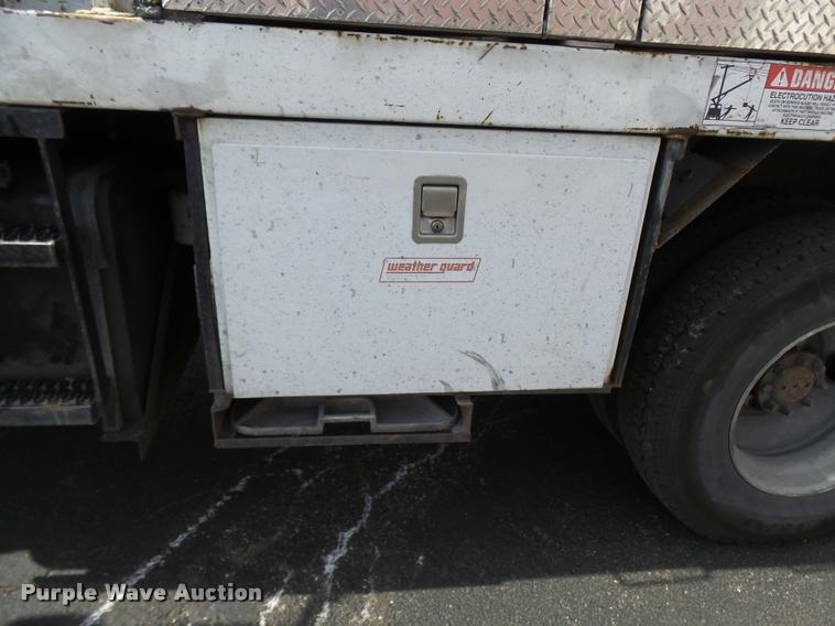 image for item CC9158 2005 International DuraStar 4300 bucket truck