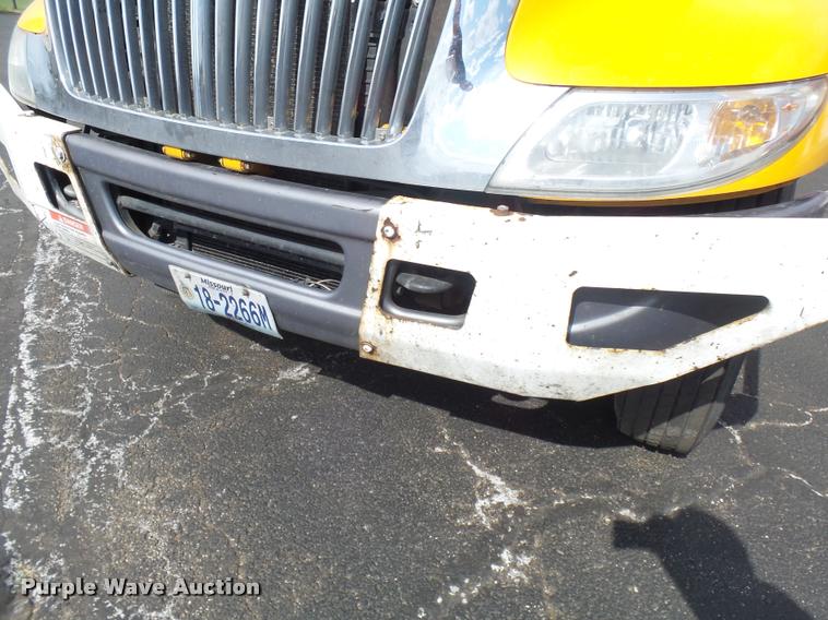 image for item CC9158 2005 International DuraStar 4300 bucket truck