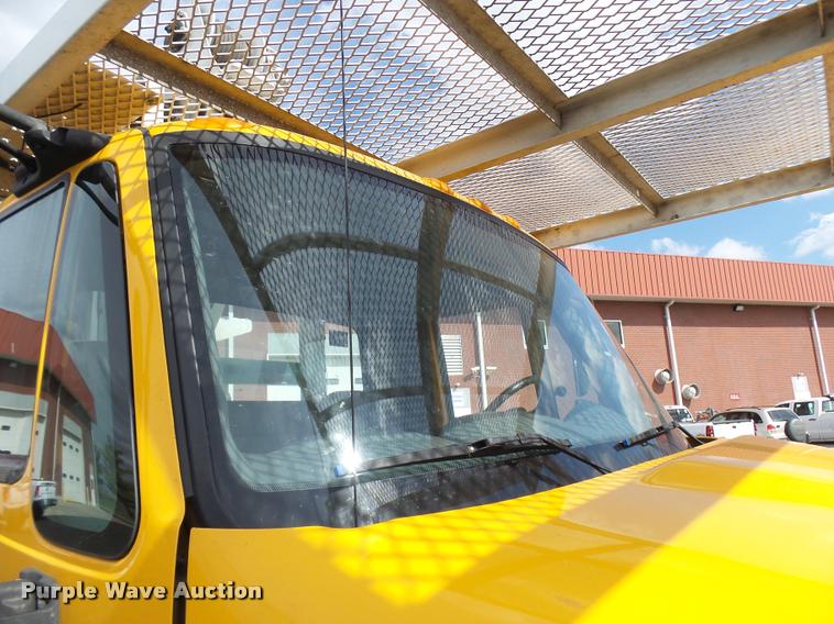 image for item CC9158 2005 International DuraStar 4300 bucket truck