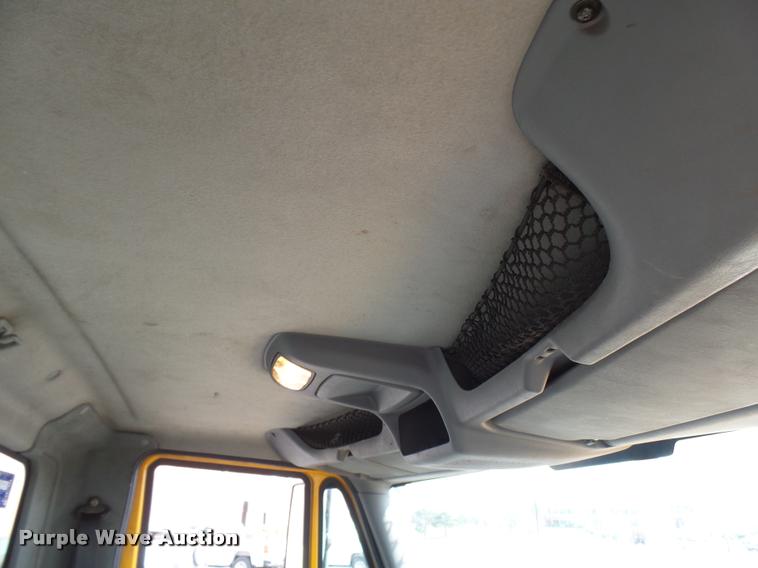 image for item CC9158 2005 International DuraStar 4300 bucket truck