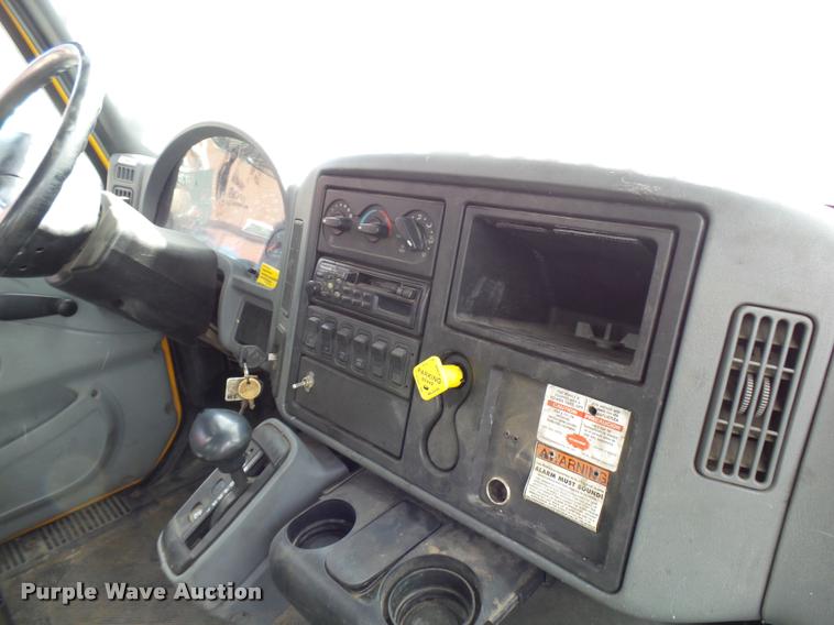 image for item CC9158 2005 International DuraStar 4300 bucket truck