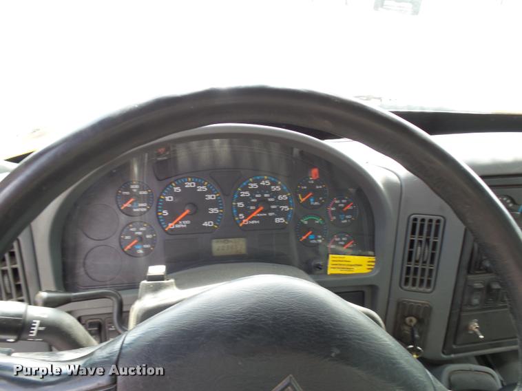 image for item CC9158 2005 International DuraStar 4300 bucket truck