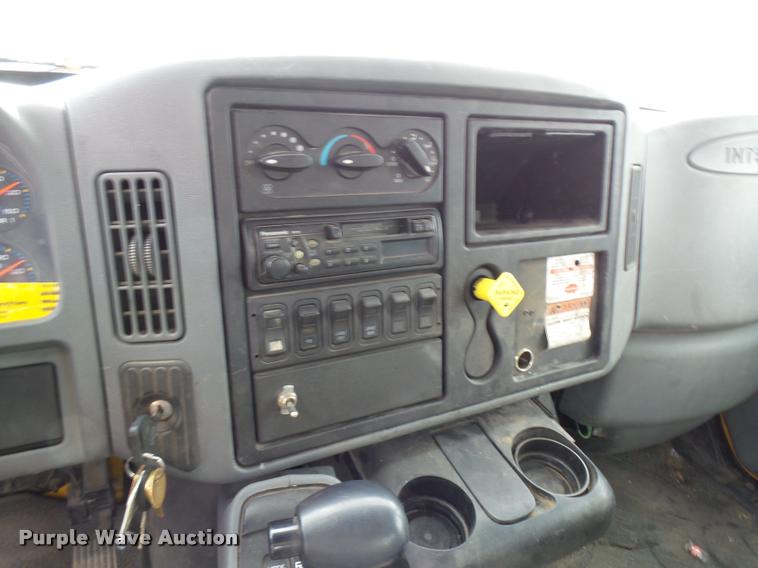 image for item CC9158 2005 International DuraStar 4300 bucket truck