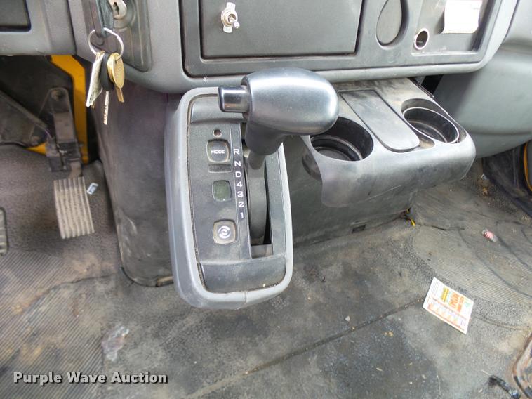 image for item CC9158 2005 International DuraStar 4300 bucket truck