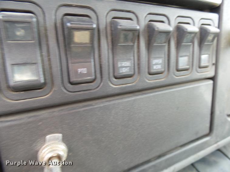 image for item CC9158 2005 International DuraStar 4300 bucket truck