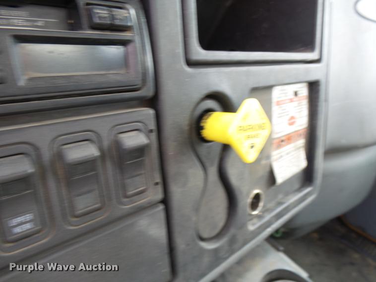 image for item CC9158 2005 International DuraStar 4300 bucket truck