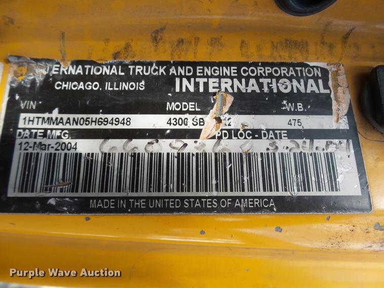 image for item CC9158 2005 International DuraStar 4300 bucket truck