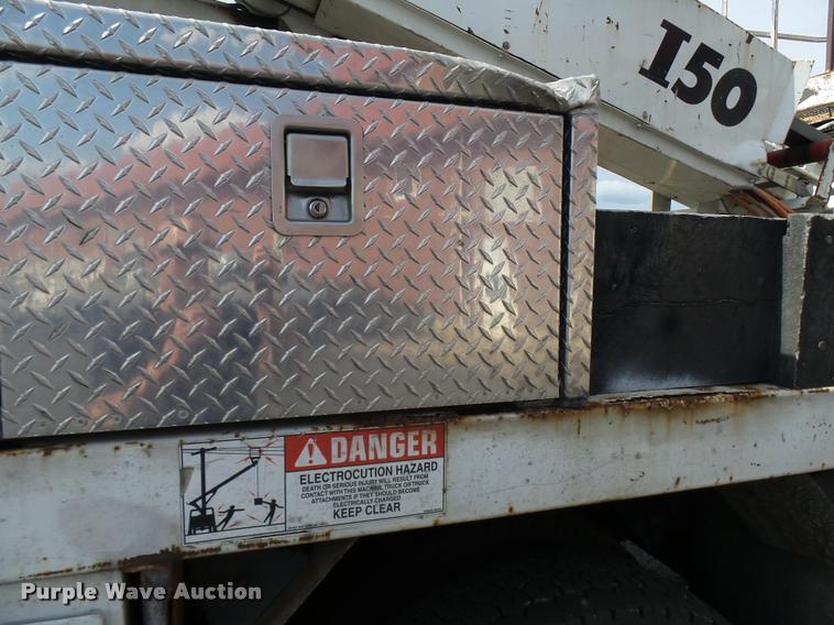 image for item CC9158 2005 International DuraStar 4300 bucket truck