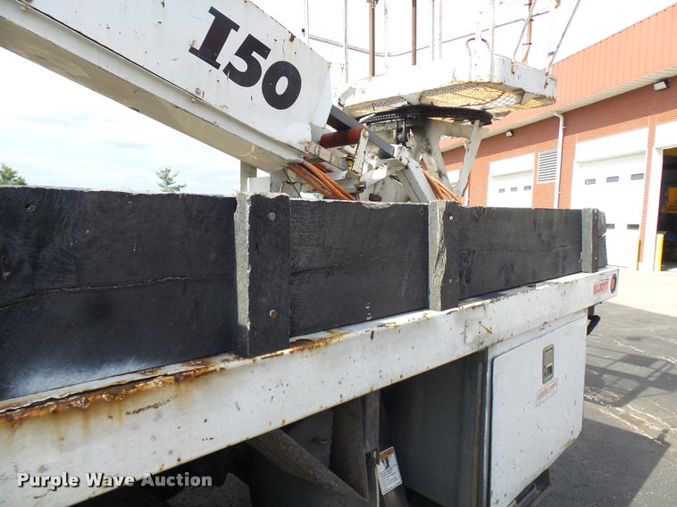 image for item CC9158 2005 International DuraStar 4300 bucket truck