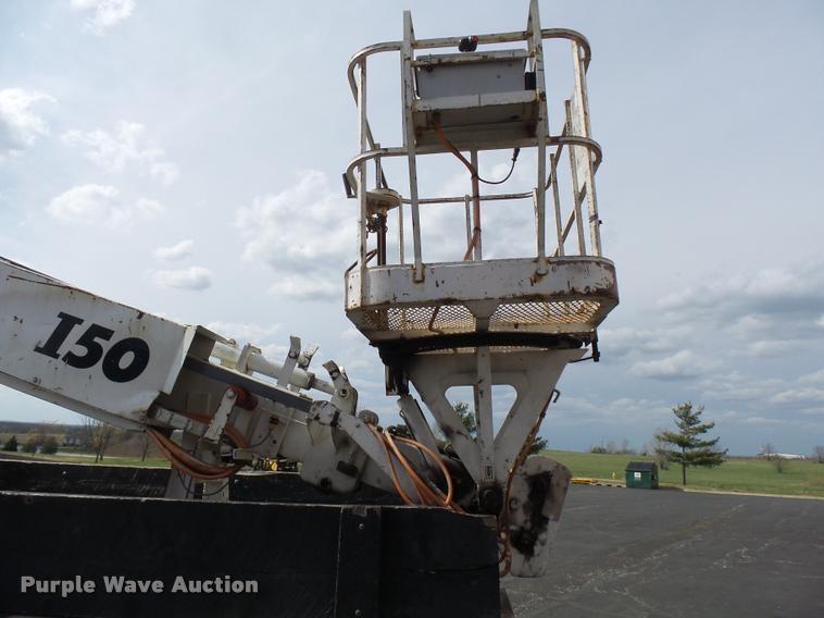 image for item CC9158 2005 International DuraStar 4300 bucket truck