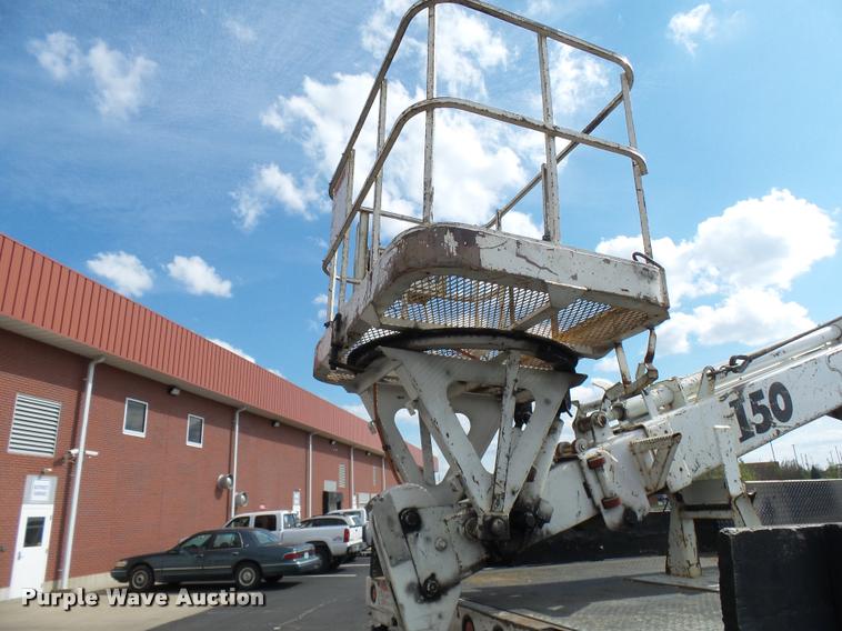 image for item CC9158 2005 International DuraStar 4300 bucket truck