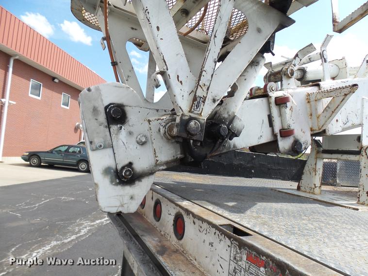 image for item CC9158 2005 International DuraStar 4300 bucket truck