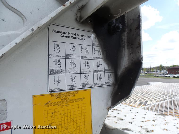 image for item CC9158 2005 International DuraStar 4300 bucket truck