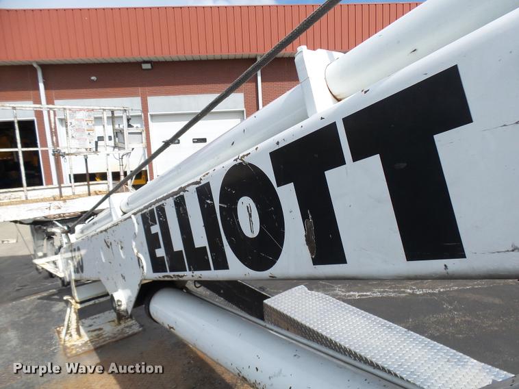 image for item CC9158 2005 International DuraStar 4300 bucket truck