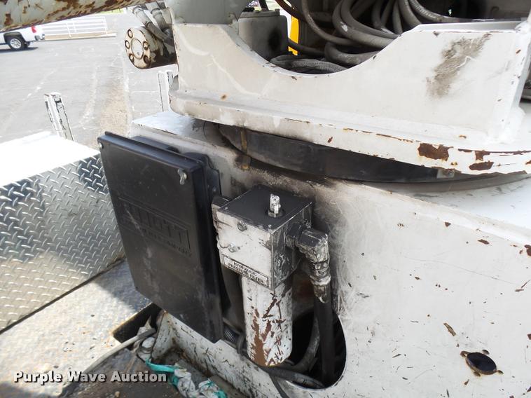 image for item CC9158 2005 International DuraStar 4300 bucket truck